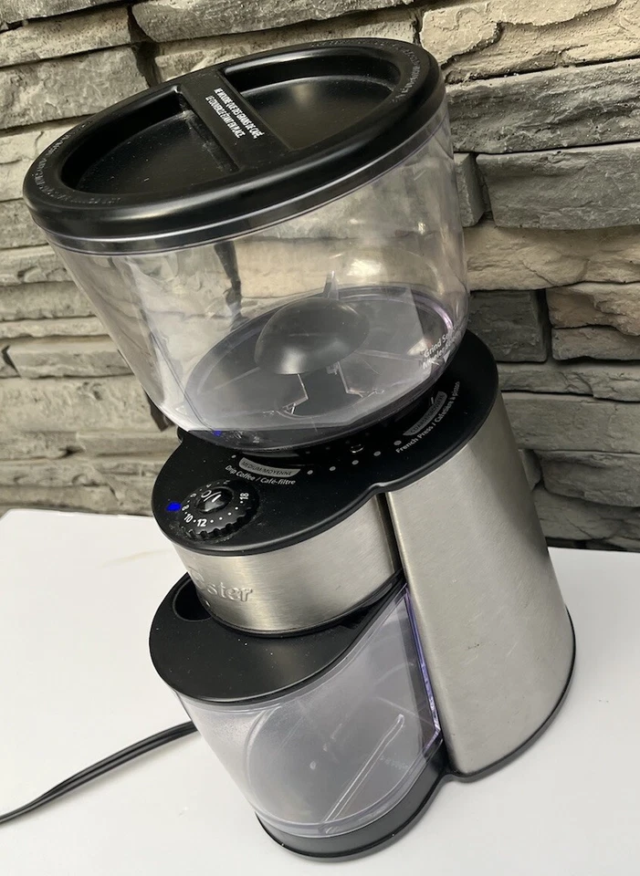 Molinillo de café Oster Burr BVSTBMH23 con tolva de acero inoxidable funciona Foto 4 de 4