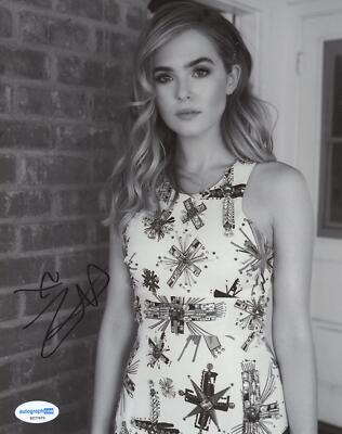 ZOEY DEUTCH SIGNED 8X10 PHOTO ACOA