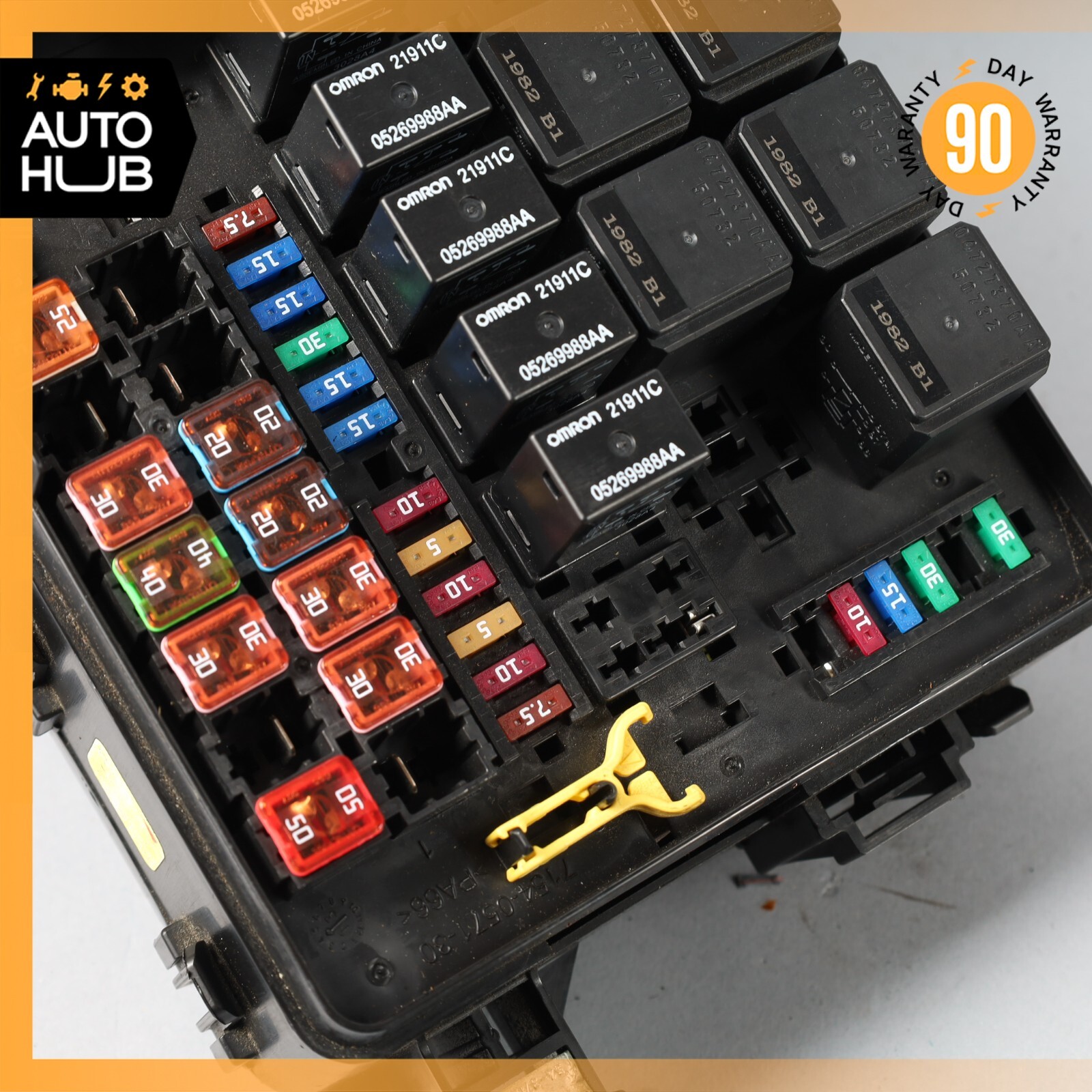 14-16 Maserati Quattroporte M156 S 3.0L Front Engine Bay Fuse Box 670007387 OEM
