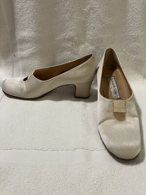 Kenneth Cole Ivory Fabric Pump