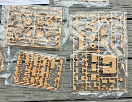 TRUMPETER 1/35 GERMAN SDKFZ 8 HALFTRACK W/8.8CM FLAK 18 GUN MODEL # 01585 NO BOX - Picture 7 of 10