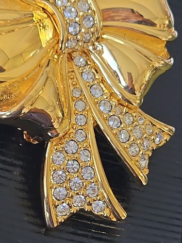 Spilla fiocco nastro cristallo trasparente tono oro firmata Swarovski Swan nuova su cartoncino - Foto 2 di 5