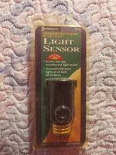 Intermatic NE1C Dusk-to-Dawn wewnętrzny/zewnętrzny wkręcany czujnik światła czarny 120V