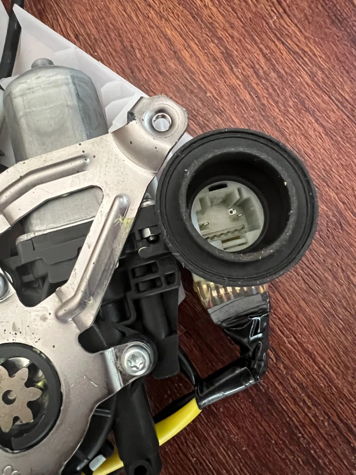 NEW OEM Power Sliding Door Motor 6930008020 6930008021 2011-2017 Toyota Sienna - Image 3 of 4