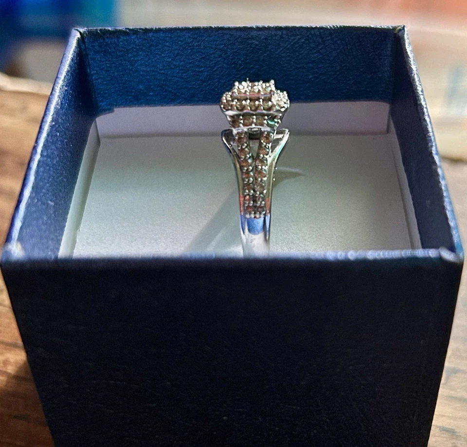 10K White Gold Diamond Ring .80 Tcw Halo Wedding Engagement Ring Signed Sz 6 - Image 3 of 4