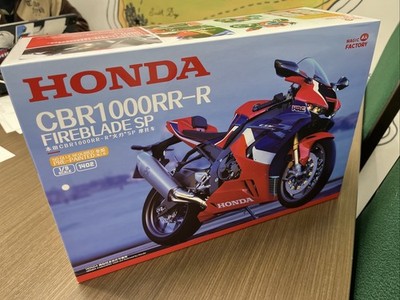1/9 Magic Factory #1402 Honda CBR1000RR Fireblade SP Pre-Painted Snap Kit
