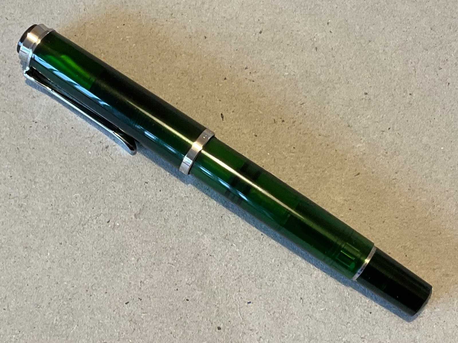 Pelikan M205 fountain pen medium (M) nib 'Olivine' 2018 Limited Edition, MINT