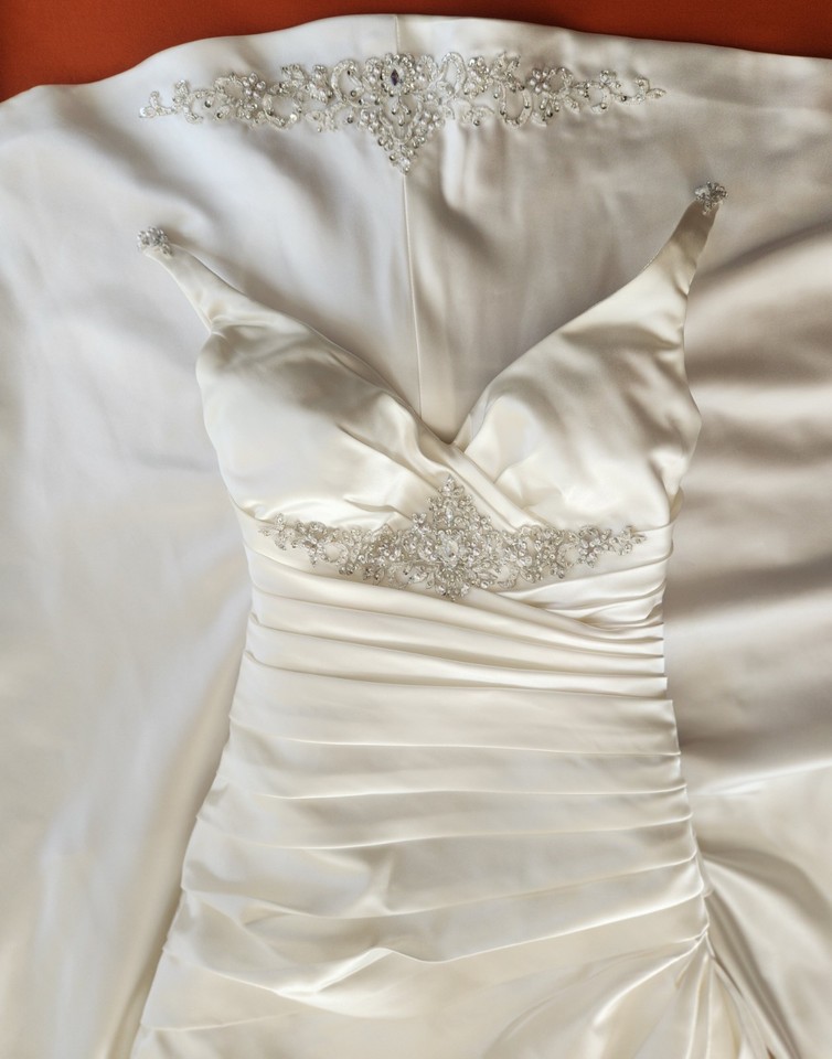 Ella bridal gown, fits street size 6 to 10