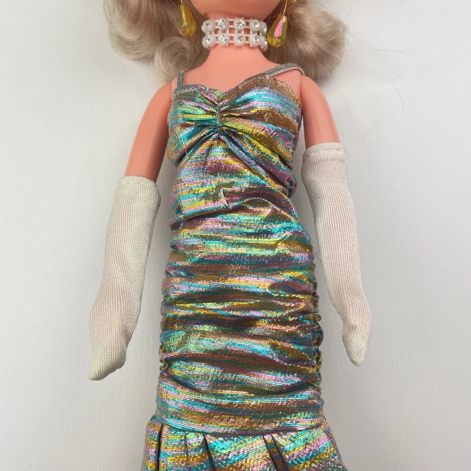 Boneca Sindy Pedigree Vintage Premiere 1985, todas as roupas e acessórios originais  - Imagem 3 de 4