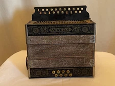 VINEZIA Vintage Button Accordian Made in Germany px