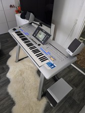 Yamaha Tyros 4 Keyboard 61keys Bundle