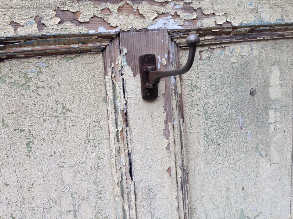 ANTIQUE STYLE SWIVEL CAST IRON WARDROBE HOOK HAT & COAT UTILITY HOOK - Image 3 of 3