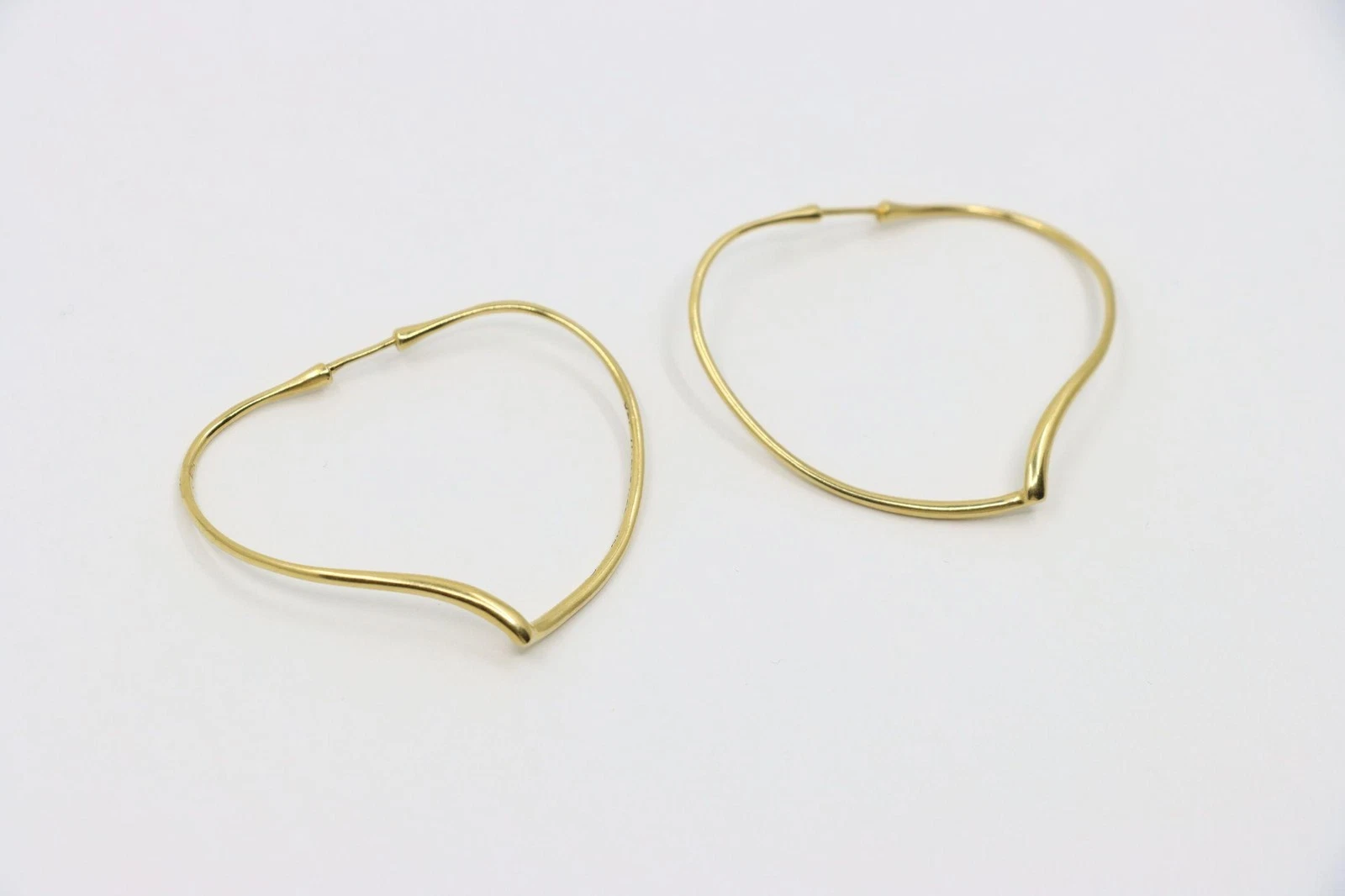 Orecchini a cerchio Tiffany & Co. Elsa Peretti in oro 18 carati a forma di cuore