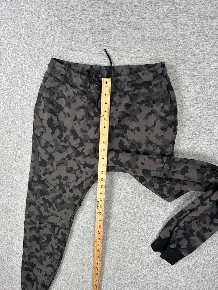 Pantalones deportivos Nike Joggers para hombre grandes grises camuflados tecnología polar activos Foto 4 de 4