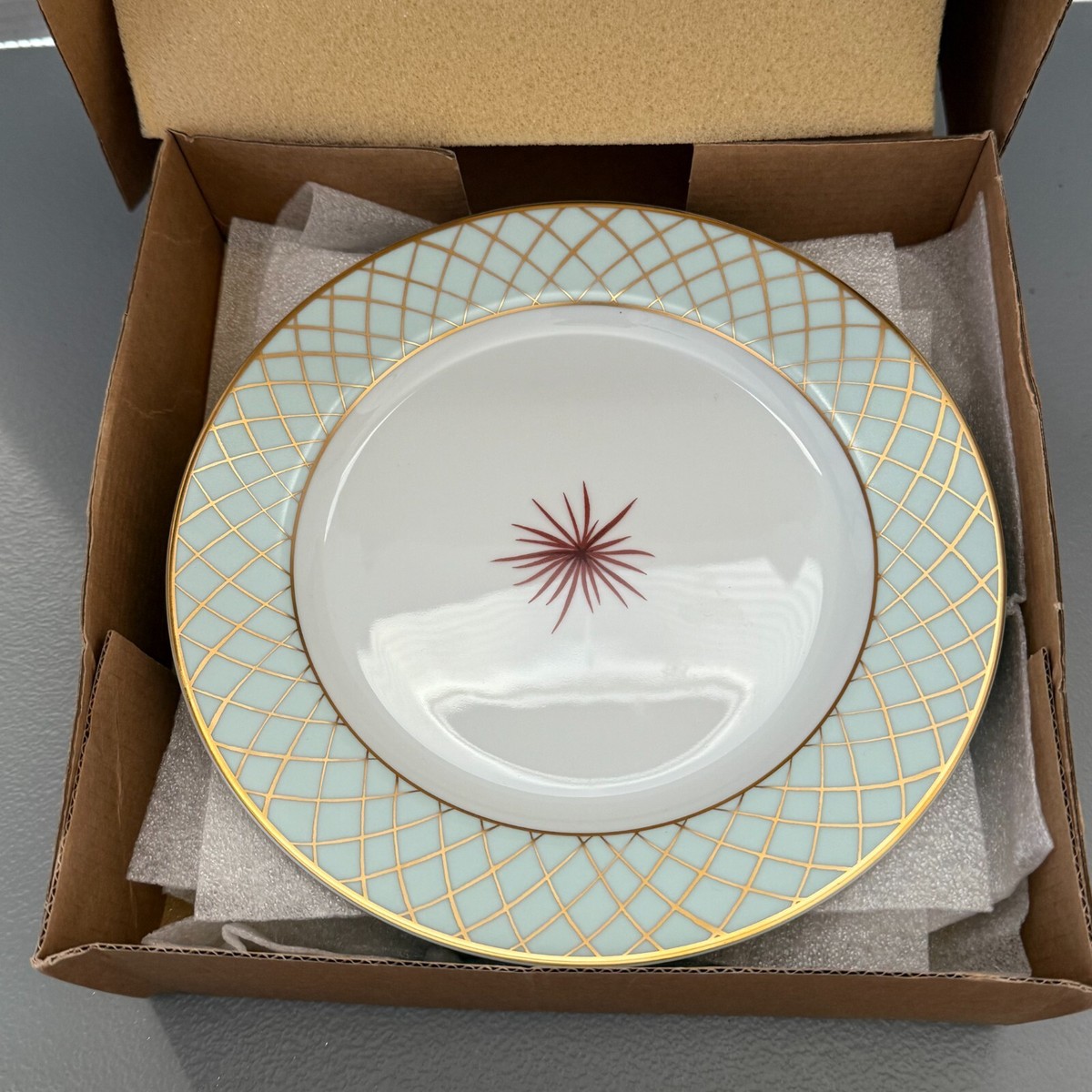 Bernardaud France Limoges Etoile 8 1/4