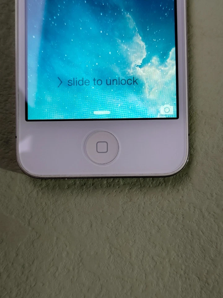 90%N ew Working Apple iPhone 4/4s White/Black 8/16/32GB UNLOCKED classic 3.5'' - Image 4 of 4