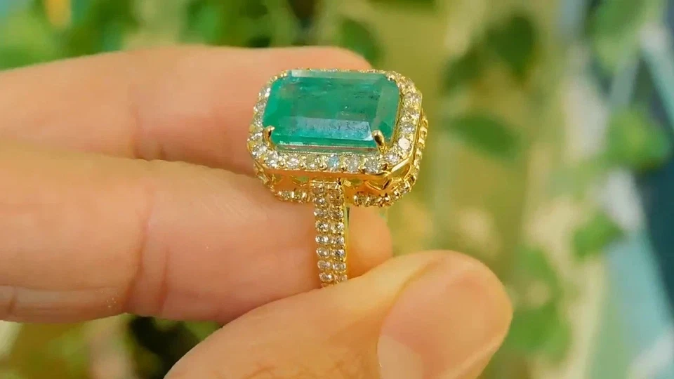 Anillo de aniversario de diamantes y esmeraldas naturales talla esmeralda de 5,50 quilates de oro amarillo de 14 k 6 Foto 2 de 4