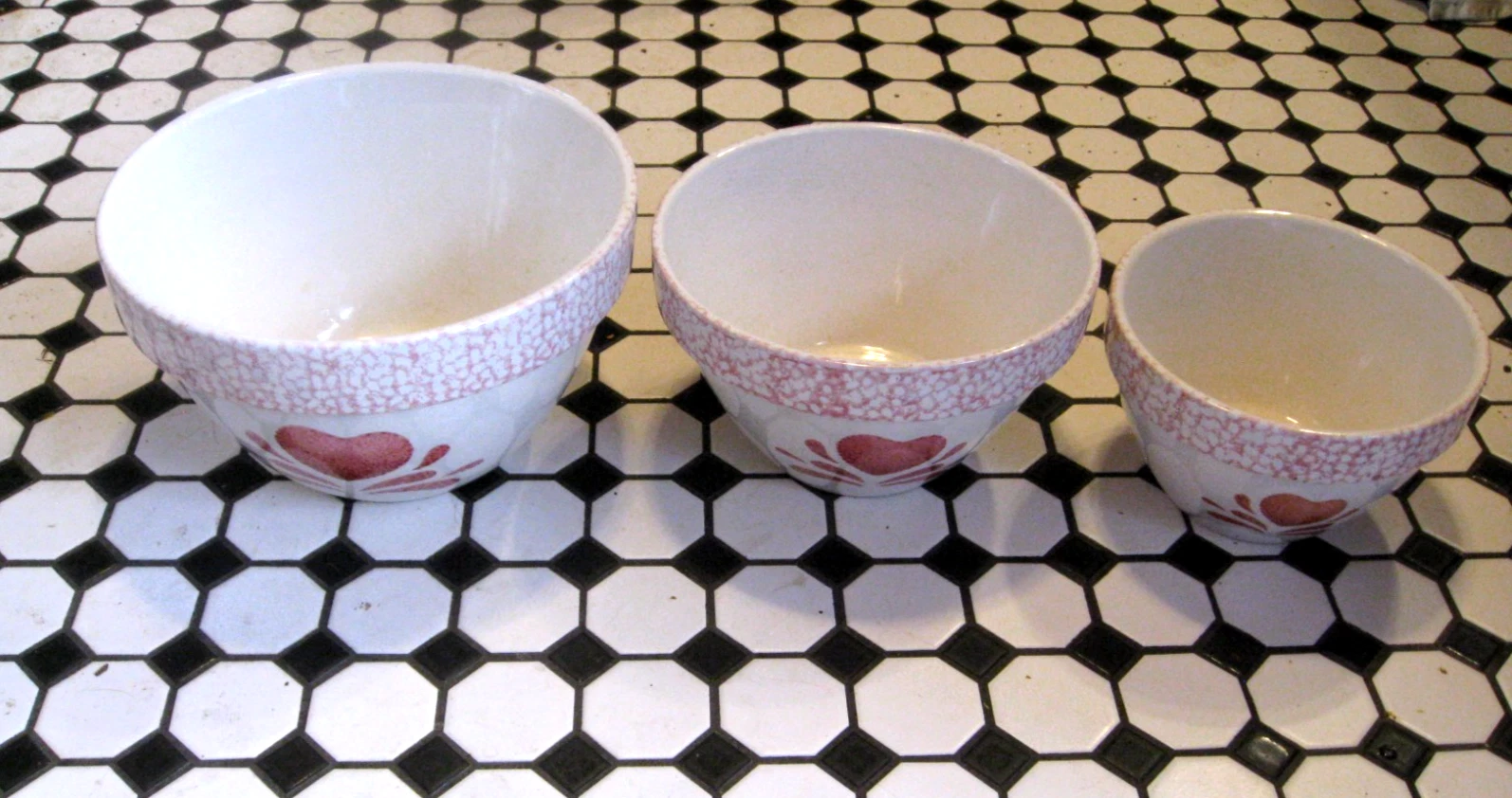 set 3 Vintage 1994 House of Lloyd Pink Country Heart Mixing Nesting Bowls