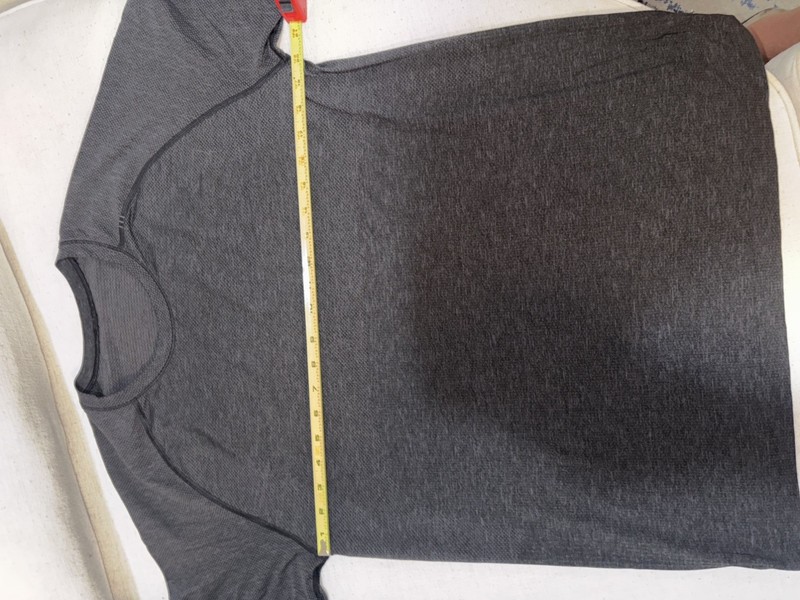 Lululemon Men’s Short Sleeve Athletic T Shirt Size medium 