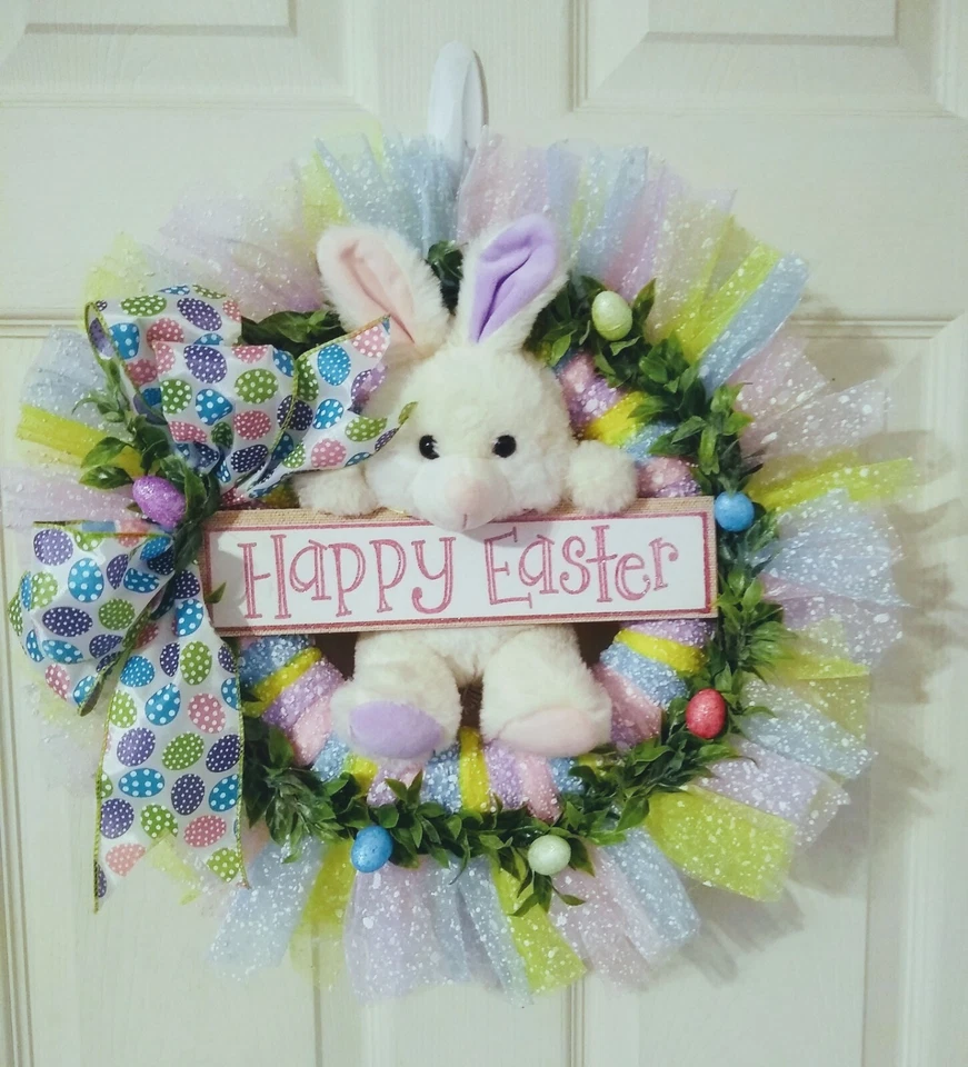 Corona de Pascua de malla decorativa hecha a mano Feliz Pascua de 17". Foto 2 de 4