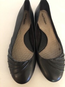 hush puppies black flats