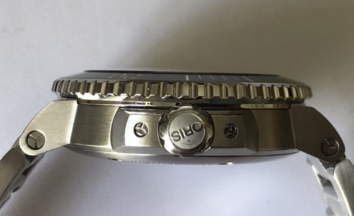 Oris Aquis Small Seconds Date Auto 7733.  45.5mm. Full set 2022.  Barely used - Picture 7 of 15