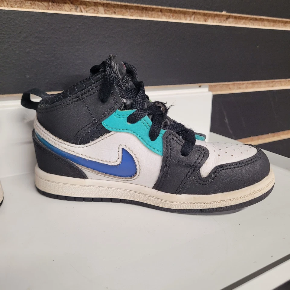 Zapatillas deportivas Air Jordan 1 Mid SE TD 'Formula 23 Pack' 9c para niños pequeños FQ8097-001 Foto 3 de 4