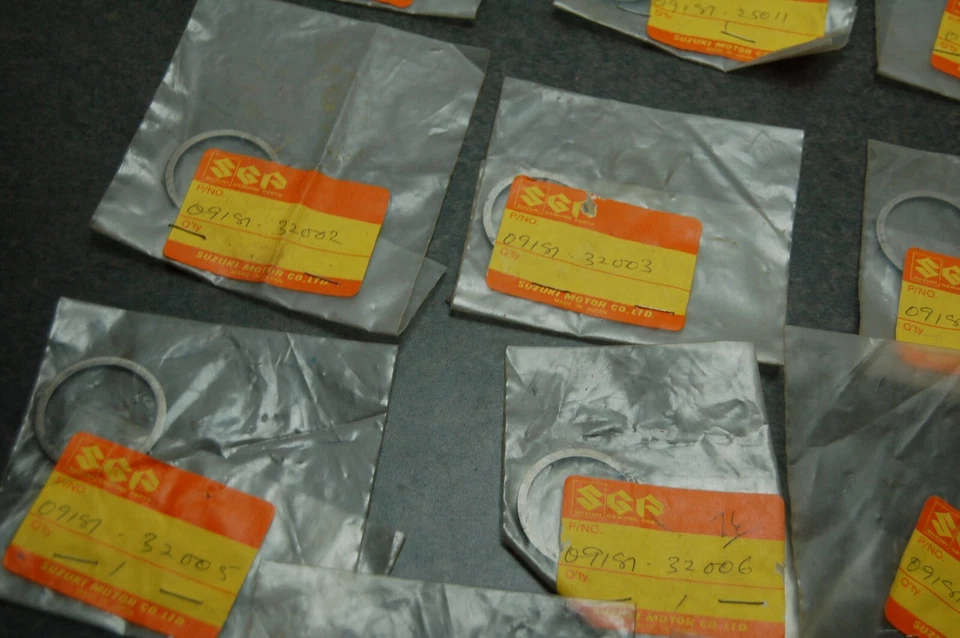 LOTE DE 15 CUÑAS DE ENGRANAJE DE TRANSMISIÓN SECUNDARIA ORIGINALES SUZUKI GS1100GL (CANTIDAD-15) 1982 Foto 4 de 4