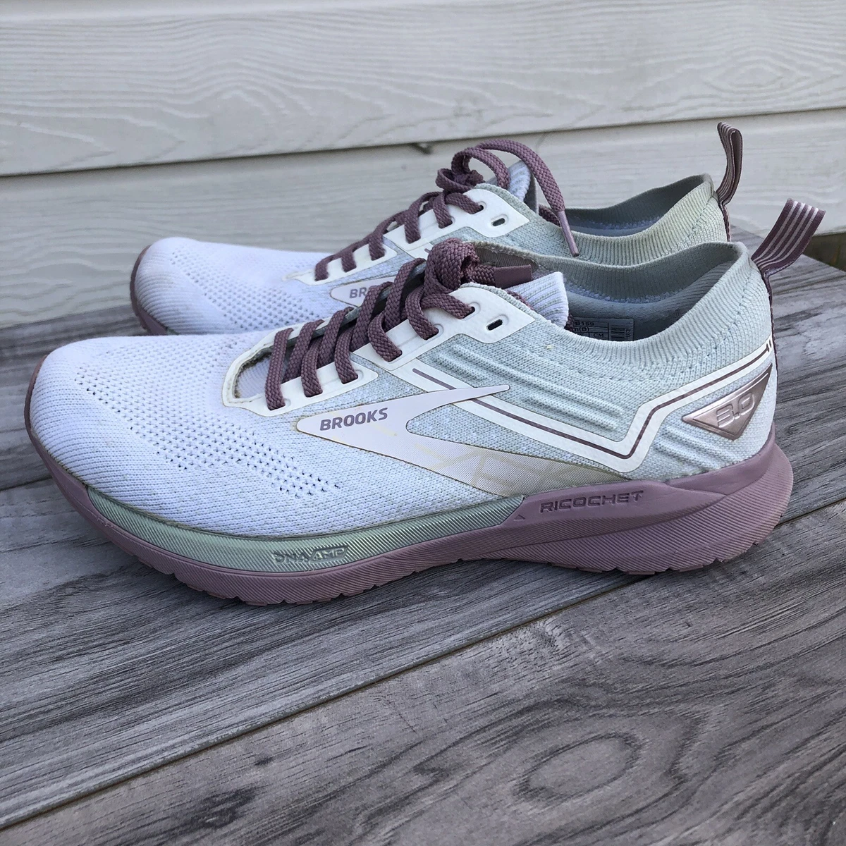 Brooks Ricochet 3 Running Shoes White Pink Womens Size 8.5 B Sneakers  120348B159