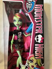 Monster High Venus McFlytrap Pep Rally Moda Muñeca Coleccionista Juguete con Accesorios