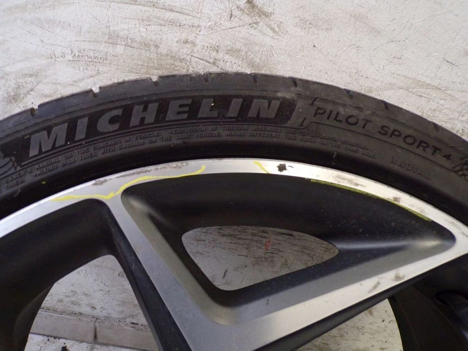 Alufelge Komplettrad 205/40R18 86Y / Satz Ford Fiesta ST - Bild 3 von 4