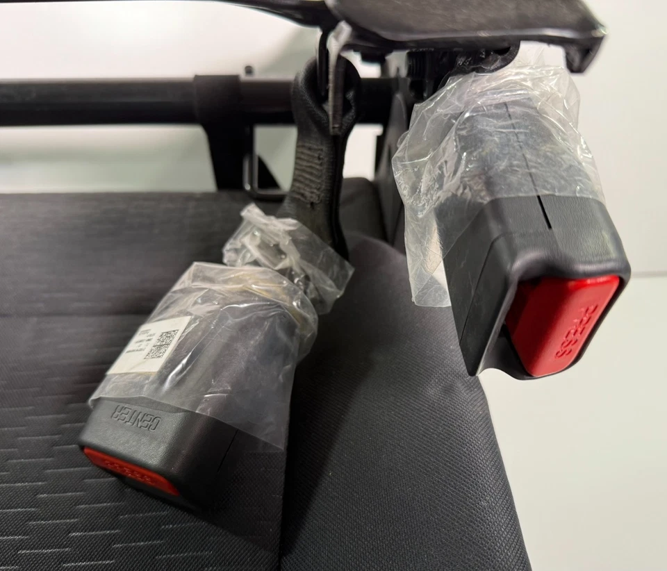 COJÍN SUPERIOR ASIENTO TRASERO IZQUIERDO HYUNDAI TUCSON 19-21 OEM NEGRO CON REPOSACABEZAS NUEVO Foto 4 de 4