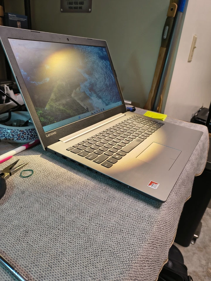 Lenovo IdeaPad 320 15.6" AMD A12-9720P 2.70GHz 12GB 256GB SSD Win11 Pro Foto 2 de 4