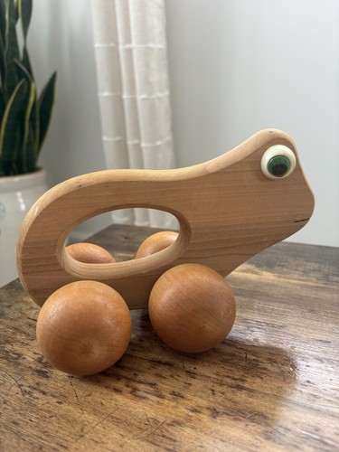 Juguete de empuje vintage de madera para niños rana rodante con ruedas de ojos verdes 6" de alto 9" de ancho - Imagen 2 de 8