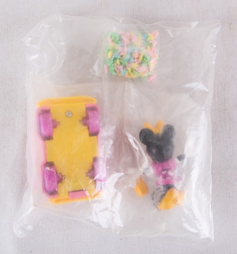 Minnie Mouse w Car (Disney), 2.5" PVC Toy Figure, Decopac Cake Topper, Sealed - Picture 5 of 5