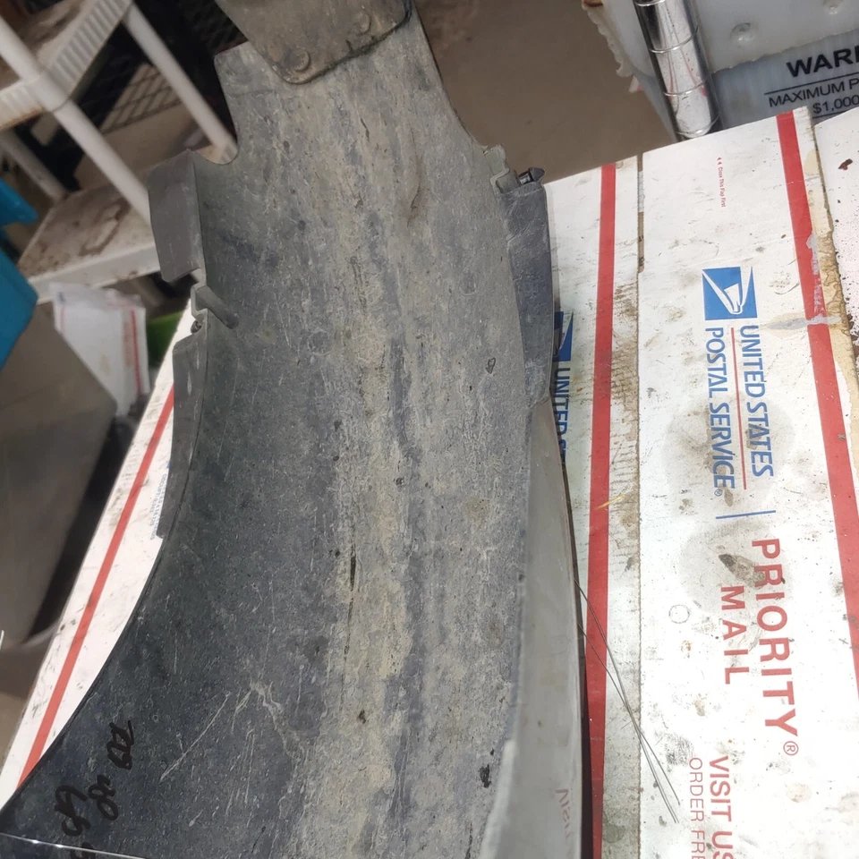 Guardabarros interior trasero Suzuki GS550E 1980 Foto 3 de 4