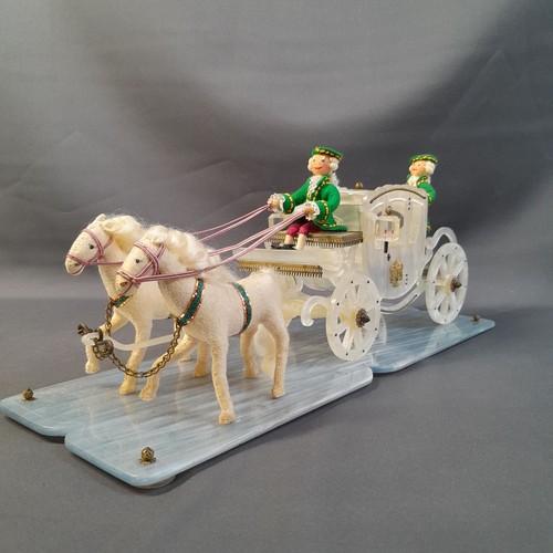 PRECIOSA MINIATURA CARRUAJE ANTIGUO. EN RESINA, CON PERSONAJES DE TRAPO. 1950 CA - Photo 4/9