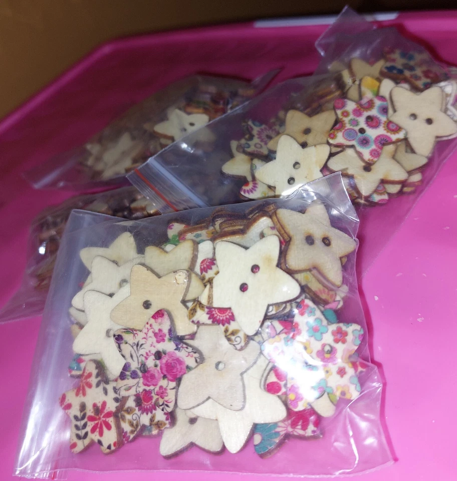 2 Packs of 50 Star Shaped Buttons in Each Pack, Wooden multicoloured patterned. - Image 4 of 4
