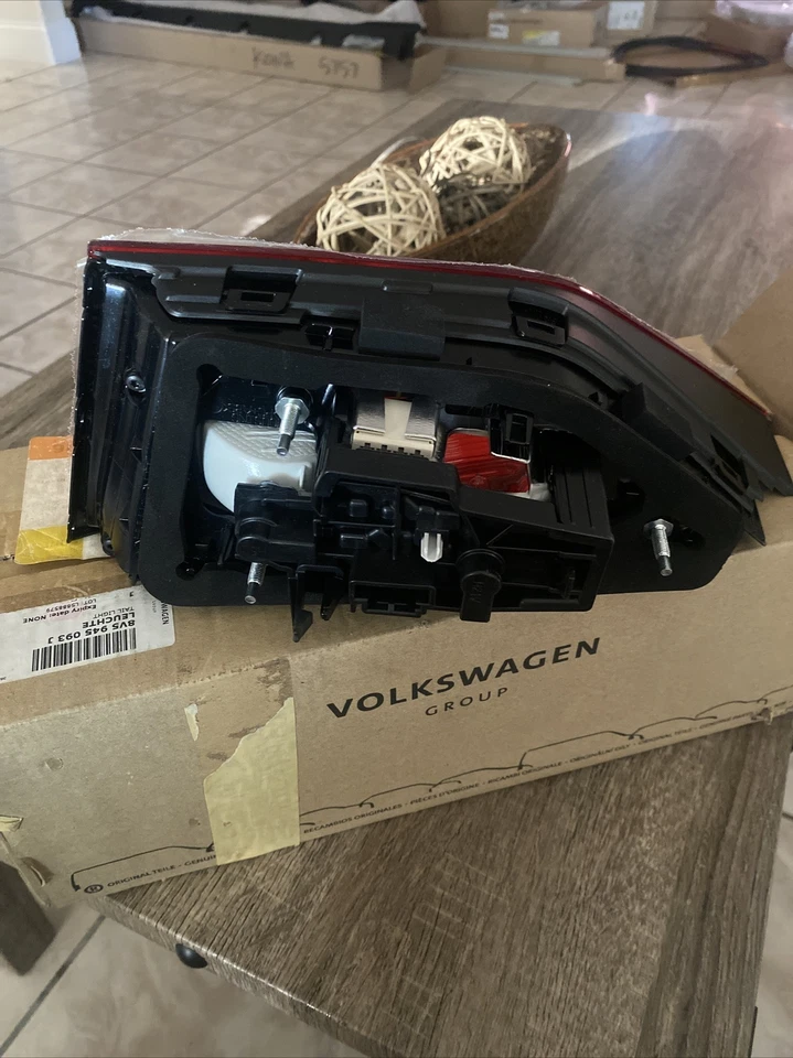 back up light assembly Volkswagen  - Изображение 2 из 2