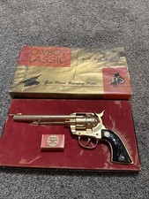 VINTAGE 1952 HUBLEY CLASSIC COWBOY REPEATING GOLD PISTOL CAP GUN In Box