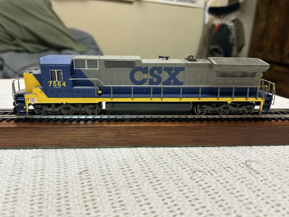 HO Bachmann Spectrum GE Dash 8-40C Diesel - CSX #7564 - (TESTED) - Image 3 of 4