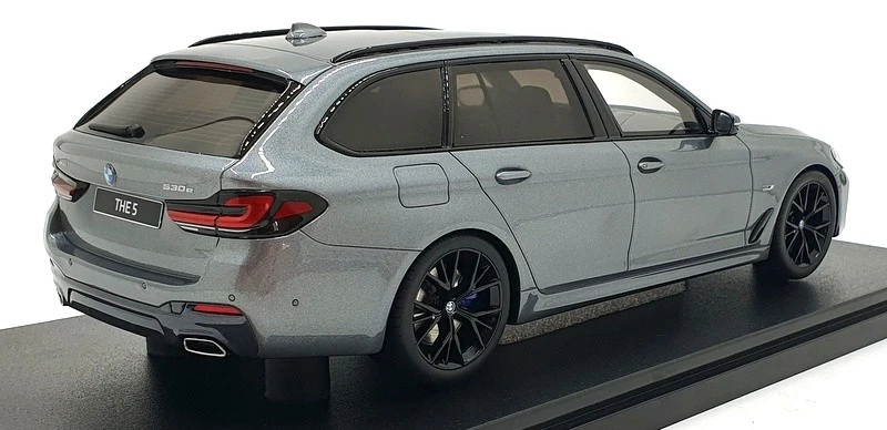 GT Spirit escala 1/18 resina GT485 - BMW 530E M Sport Touring - gris Foto 2 de 4