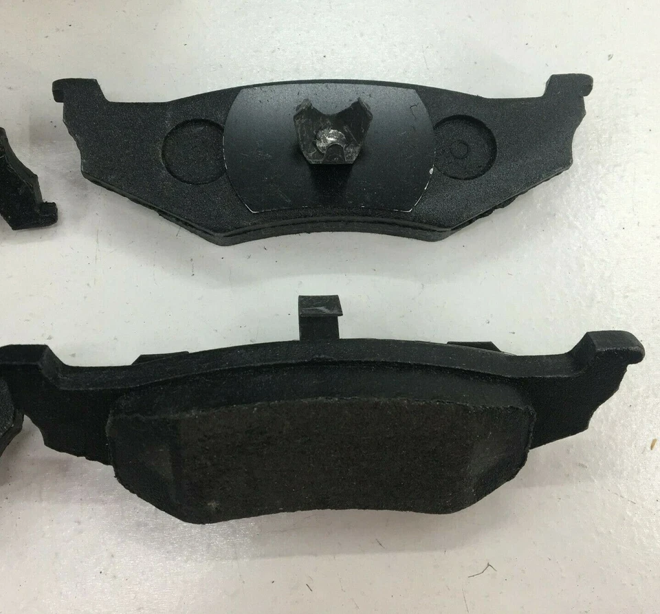 Pastillas semimetálicas de freno trasero marca Bendix MKD759 para Chrysler 300M 2003-2004 Foto 4 de 4