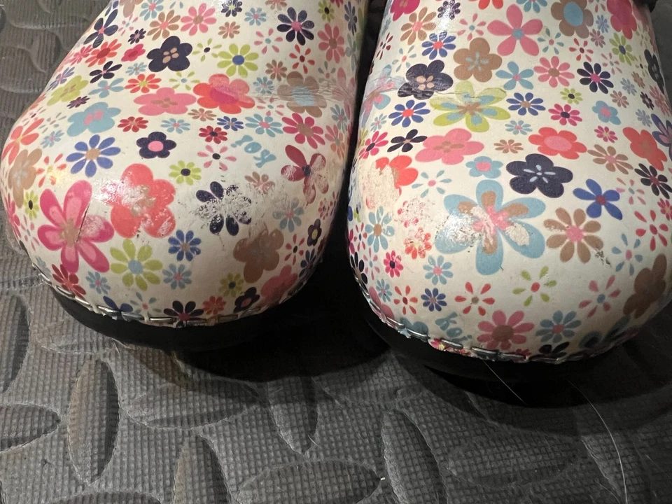 Zuecos daneses Sanita Koi zapatos de cuero talla 40 EE. UU. 9,5 florales sin cordones mulas Foto 3 de 4