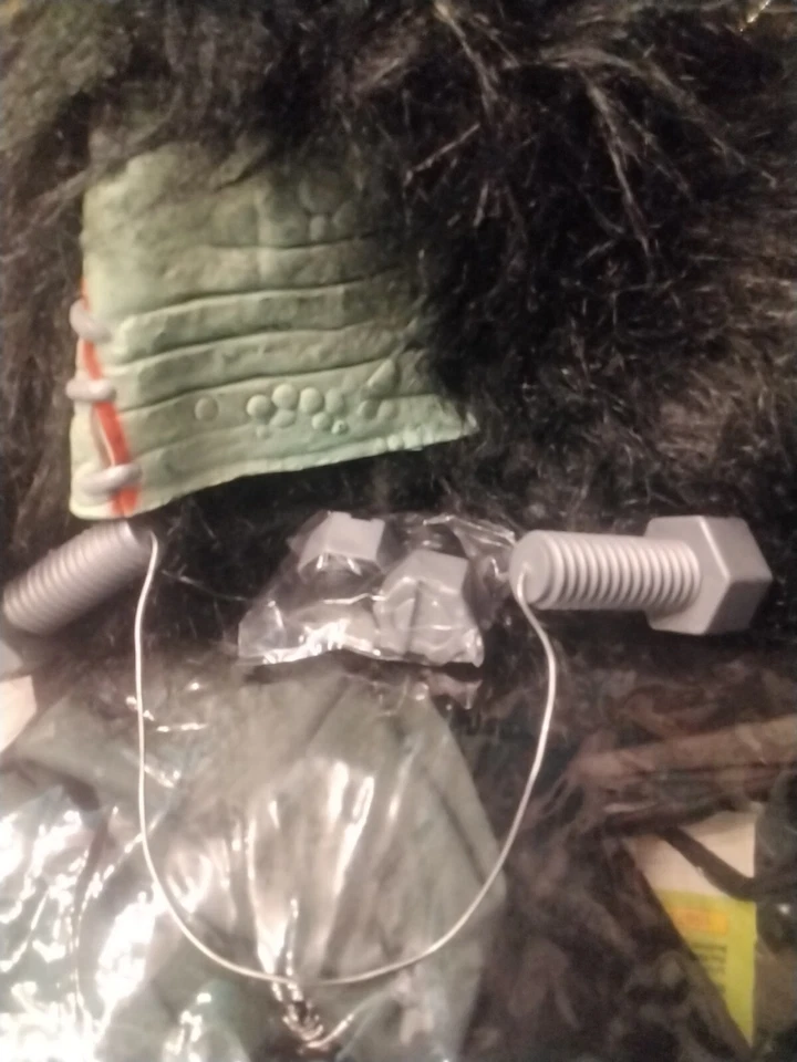 Disfraz Frankenstein de Colección Universal Studios Monstruos Adulto PERNOS CON CABLE SIN PANTALONES Foto 2 de 4