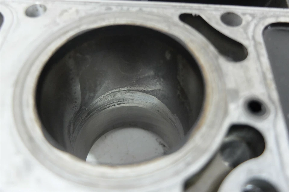 16 Hyosung GT250 GT 250 R GT250R engine cylinders jugs front and rear Foto 4 de 4