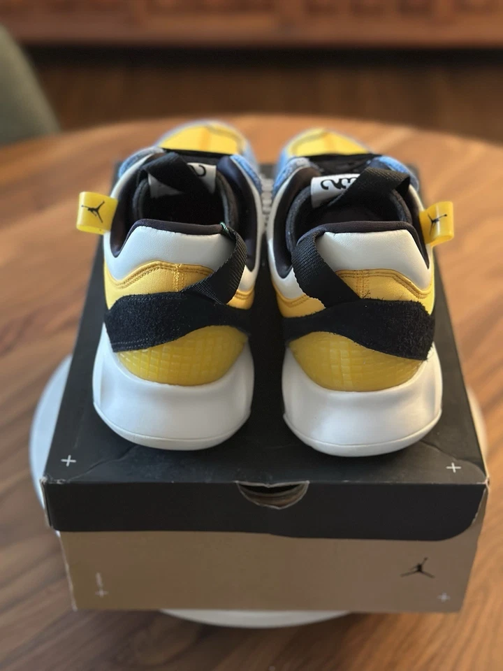 Jordan Ma2 University 金色 尺码 11(罕见)全新 — 第 4/4 张图片