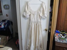 1960's vintage wedding dress, size 9/10, full length, ruffled, union made