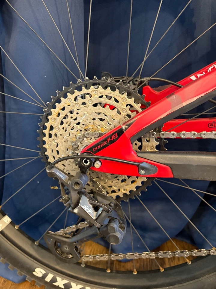 Pivot Mach 5.5 Mountain bike 2022 red ready for great bikers - Image 4 of 4