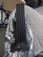 BMW 3 SERIS ACCELERATOR PEDAL MODULE.